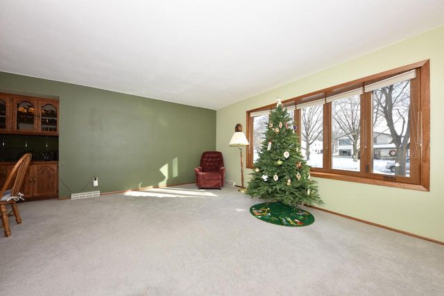 761 Crestwood DRIVE, Waukesha, WI 53188