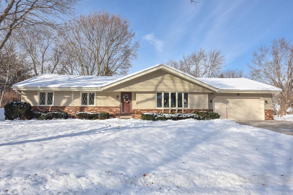 761 Crestwood DRIVE, Waukesha, WI 53188