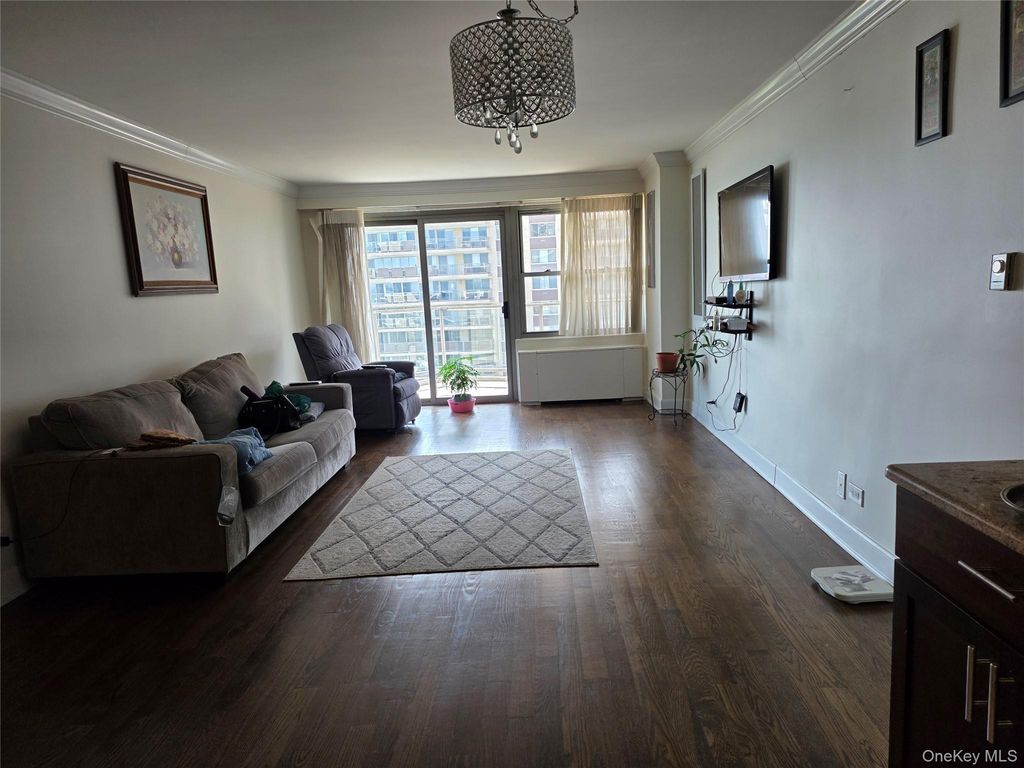 18-05 215 Street 11 K, Bayside, NY 11360 — photo 3