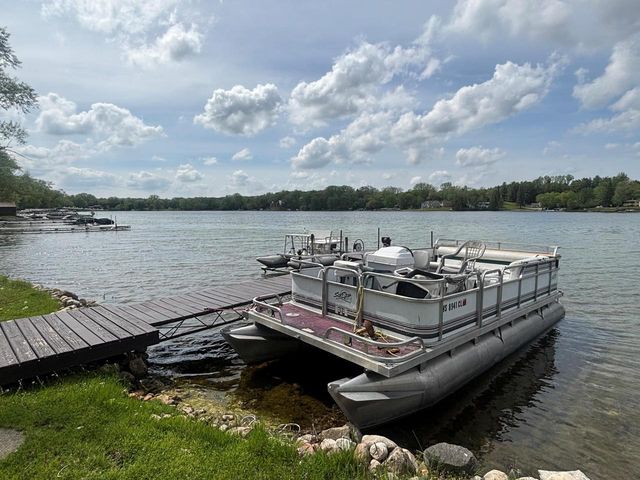 7223 S Wallace Lake DRIVE, West Bend, WI 53090