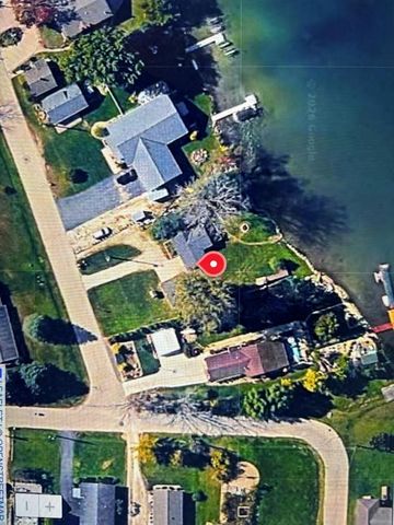 7223 S Wallace Lake DRIVE, West Bend, WI 53090