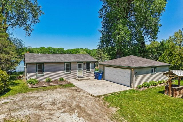 7223 S Wallace Lake DRIVE, West Bend, WI 53090