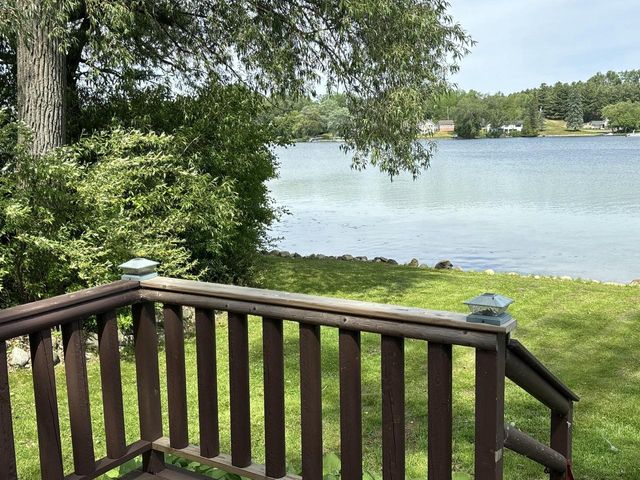 7223 S Wallace Lake DRIVE, West Bend, WI 53090