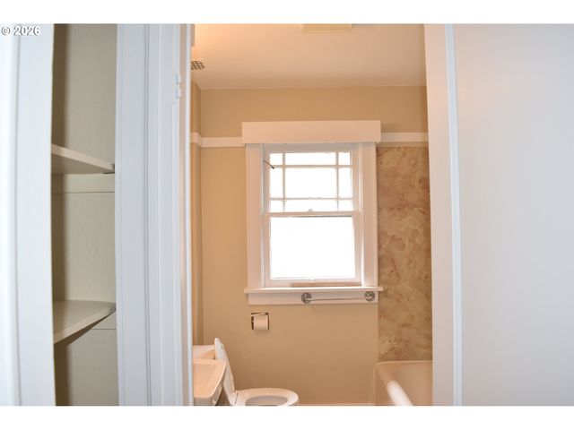 710 VAN BUREN St, Eugene, OR 97402