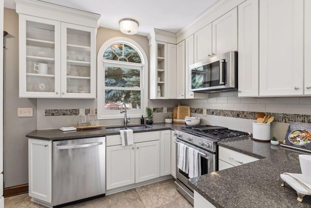 1377 Grand Avenue, Saint Paul, MN 55105
