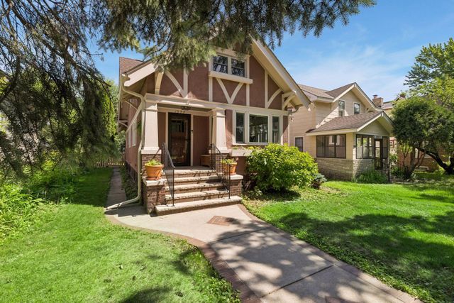 1377 Grand Avenue, Saint Paul, MN 55105