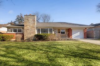 537 S Chestnut Avenue, Arlington Heights, IL 60005