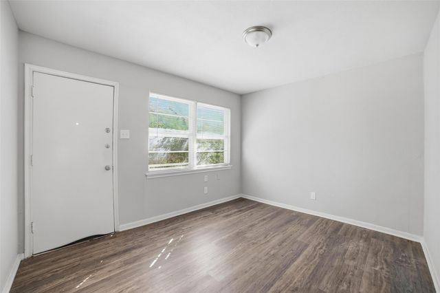 2926 N Prairie Creek Road, Dallas, TX 75227