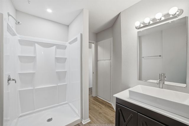2926 N Prairie Creek Road, Dallas, TX 75227
