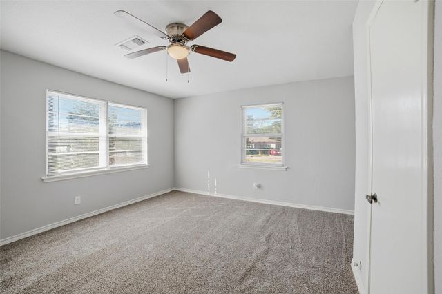 2926 N Prairie Creek Road, Dallas, TX 75227