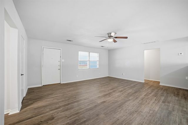 2926 N Prairie Creek Road, Dallas, TX 75227