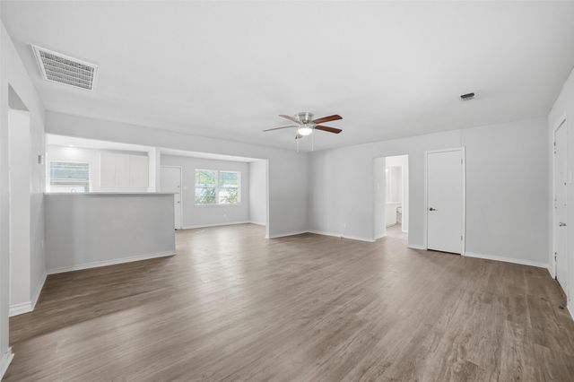 2926 N Prairie Creek Road, Dallas, TX 75227
