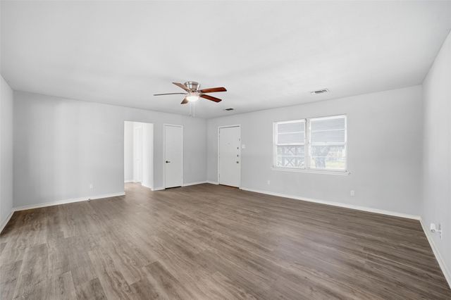2926 N Prairie Creek Road, Dallas, TX 75227