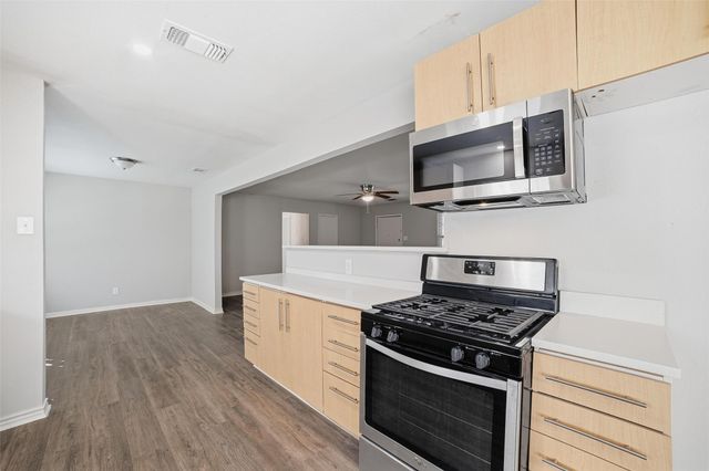 2926 N Prairie Creek Road, Dallas, TX 75227