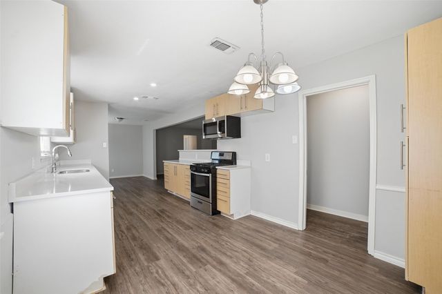2926 N Prairie Creek Road, Dallas, TX 75227