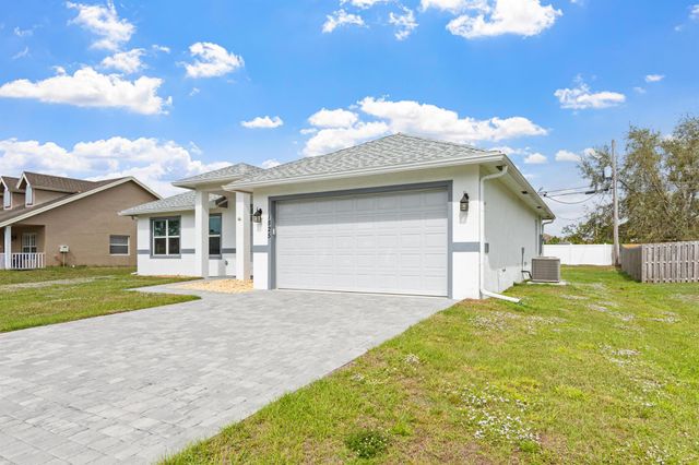 1825 SW Effland Avenue, Port St Lucie, FL 34953