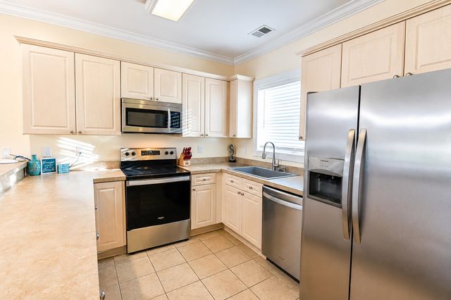 4898 Luster Leaf Cir Apt 203, Myrtle Beach, SC 29577