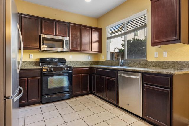 1447 Summerwind Ln, Manteca, CA 95337