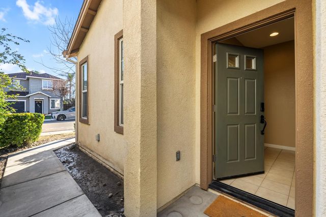 1447 Summerwind Ln, Manteca, CA 95337