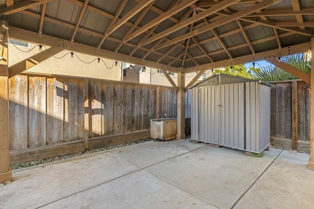 1447 Summerwind Ln, Manteca, CA 95337