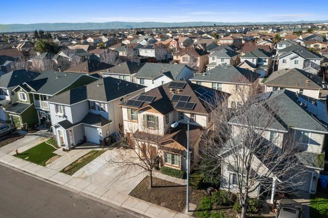 1447 Summerwind Ln, Manteca, CA 95337