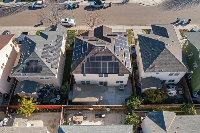 1447 Summerwind Ln, Manteca, CA 95337