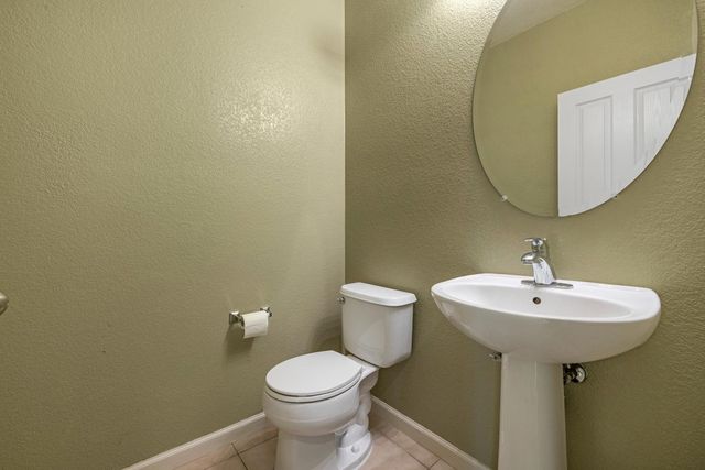 1447 Summerwind Ln, Manteca, CA 95337