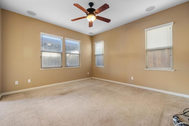 1447 Summerwind Ln, Manteca, CA 95337