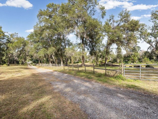 36228 CLINTON AVENUE, Dade City, FL 33525