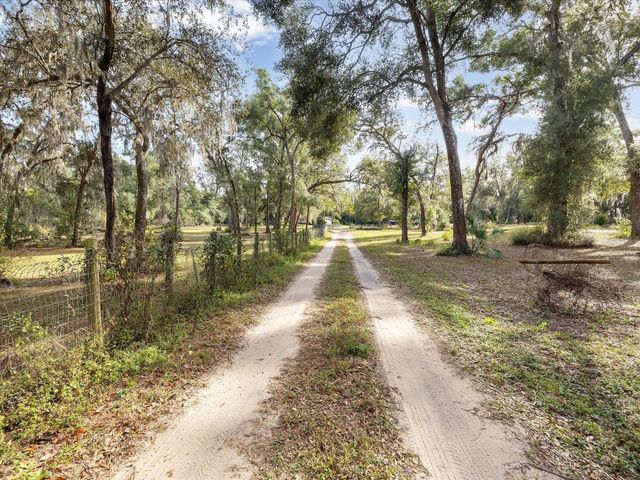 36228 CLINTON AVENUE, Dade City, FL 33525