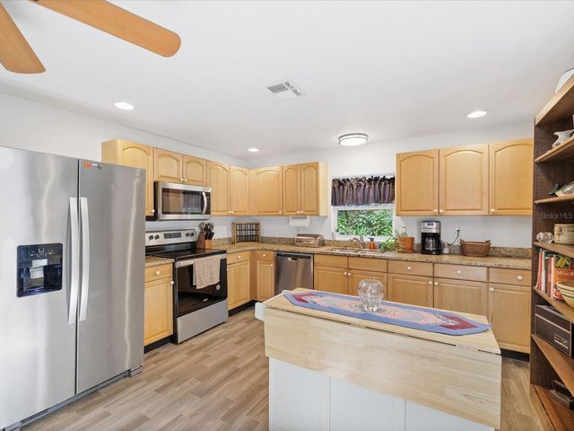 36228 CLINTON AVENUE, Dade City, FL 33525