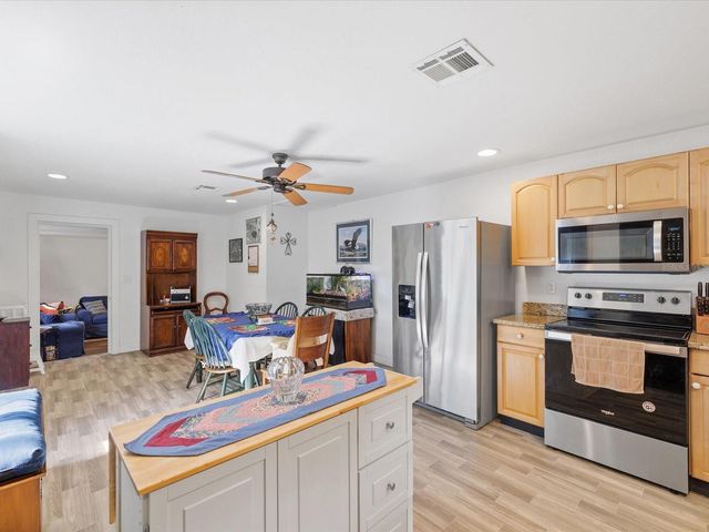 36228 CLINTON AVENUE, Dade City, FL 33525