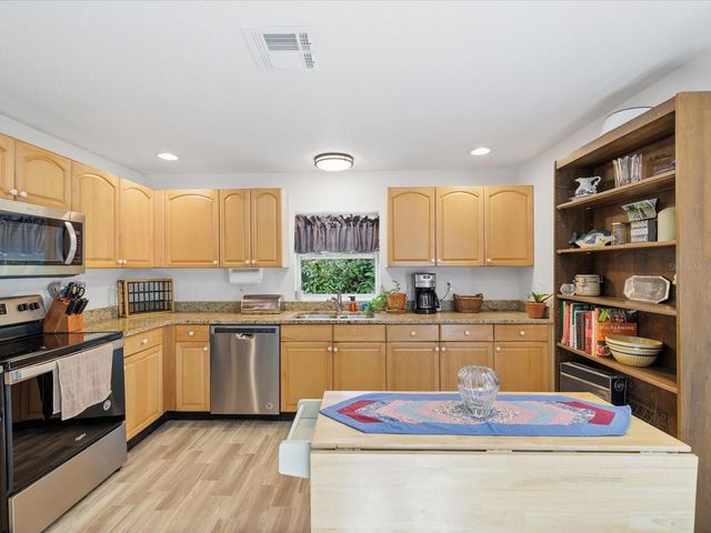 36228 CLINTON AVENUE, Dade City, FL 33525