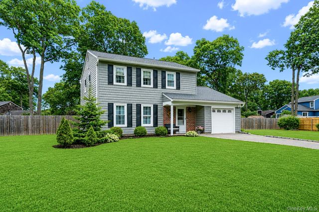 4 Green Terrace, Ridge, NY 11961