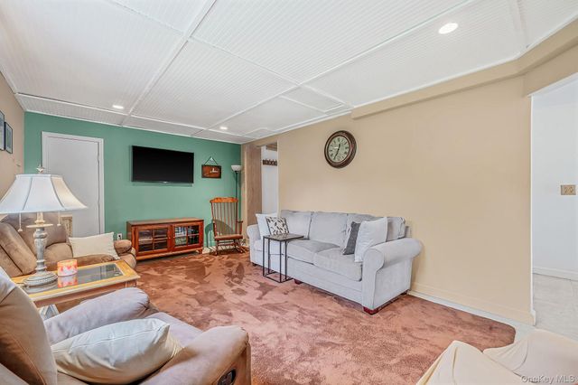 4 Green Terrace, Ridge, NY 11961