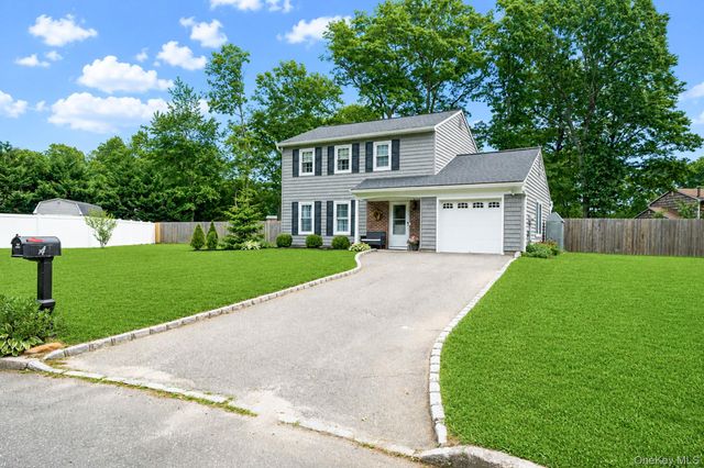 4 Green Terrace, Ridge, NY 11961