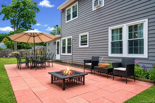 4 Green Terrace, Ridge, NY 11961