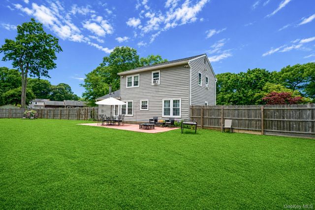 4 Green Terrace, Ridge, NY 11961