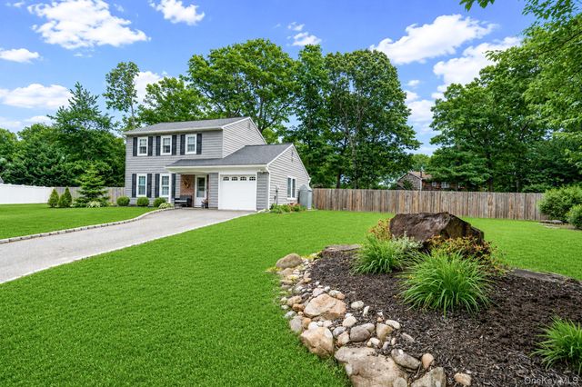 4 Green Terrace, Ridge, NY 11961