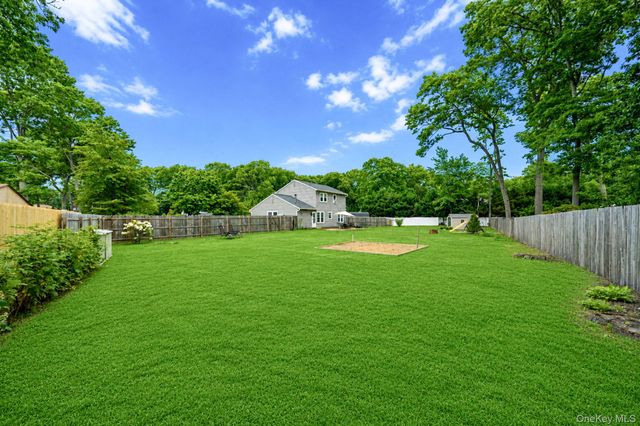 4 Green Terrace, Ridge, NY 11961