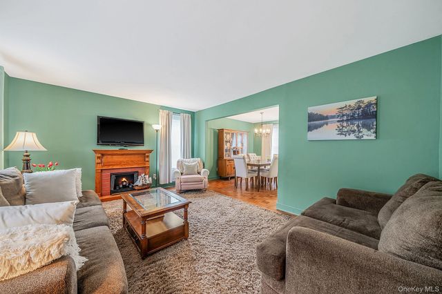 4 Green Terrace, Ridge, NY 11961