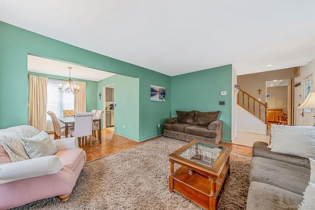 4 Green Terrace, Ridge, NY 11961