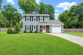 4 Green Terrace, Ridge, NY 11961