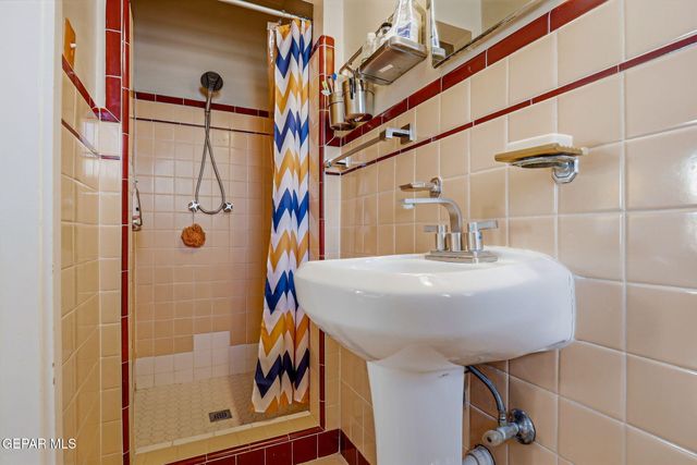 700 E BALTIMORE Drive, El Paso, TX 79902