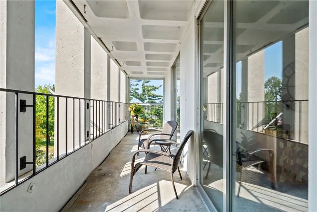 2222 1st Avenue NE 303, Cedar Rapids, IA 52402