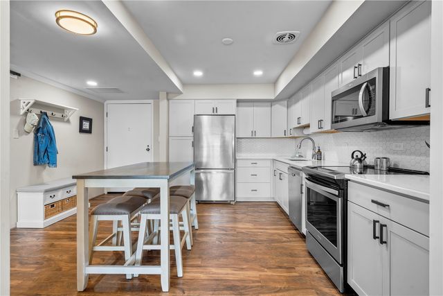 2222 1st Avenue NE 303, Cedar Rapids, IA 52402