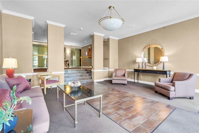 2222 1st Avenue NE 303, Cedar Rapids, IA 52402