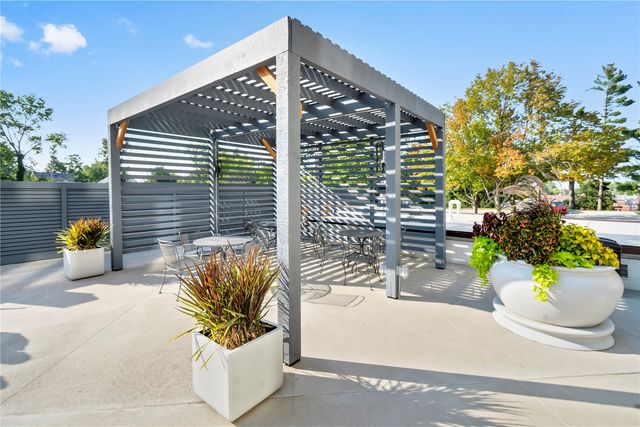 2222 1st Avenue NE 303, Cedar Rapids, IA 52402