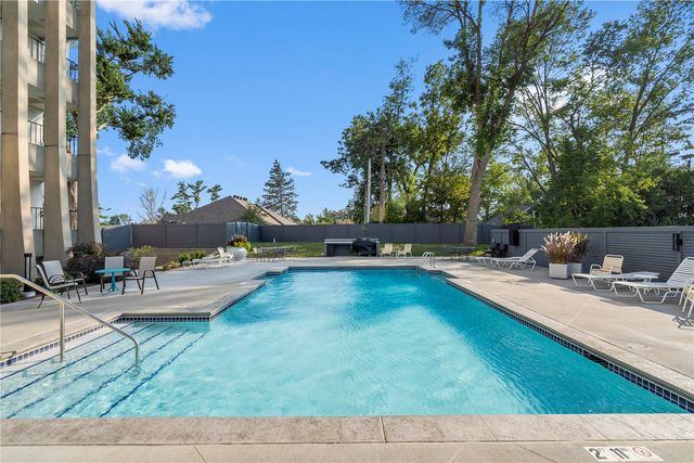 2222 1st Avenue NE 303, Cedar Rapids, IA 52402