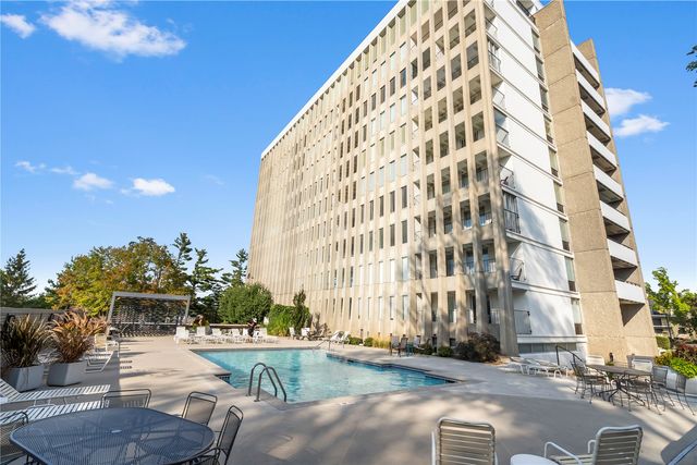 2222 1st Avenue NE 303, Cedar Rapids, IA 52402